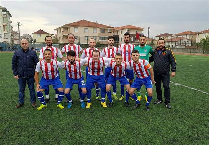 Kendi kalesine 3 gol birden attı!